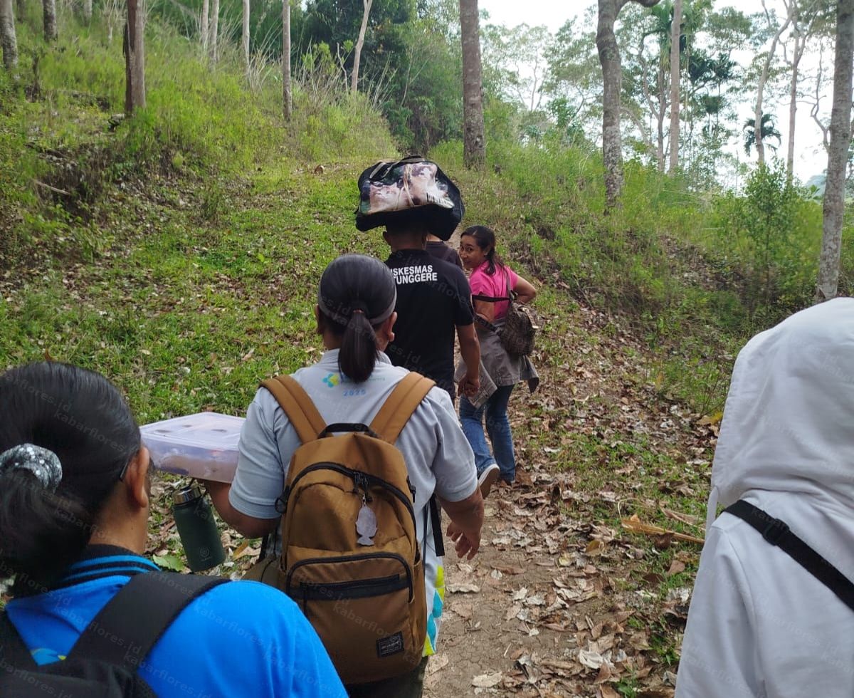 Perjuangan Nakes Puskesmas Ndona Tak Kenal Lelah Layani Korban Gempa Flores di Tenda Pengungsian