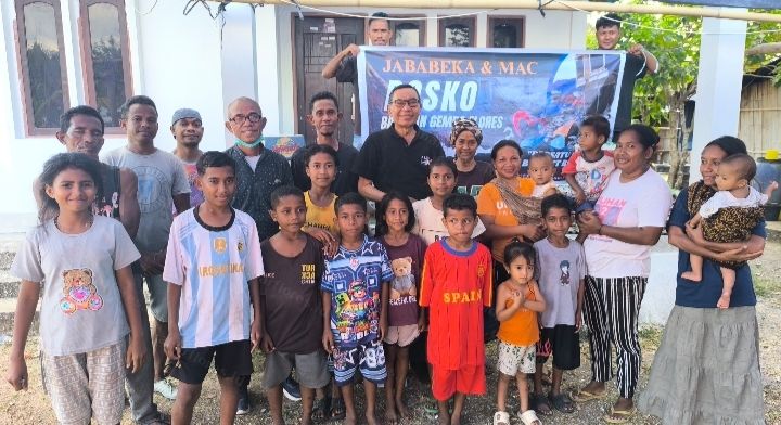 Djafar Achmad Turun Langsung Salurkan Bantuan Jababeka-CAM untuk Warga Terdampak Gempa Ende