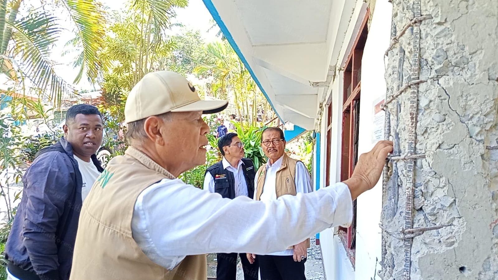 Bawa 500 Sak Semen, Lima Purnawirawan Jenderal TNI Bantu Pemulihan Korban Gempa Flores di Ende