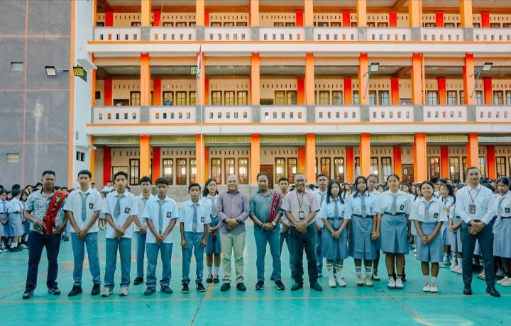 Herdin Ndiwa Sebut Johni Doy sebagai Alumni Istimewa Recis Bajawa